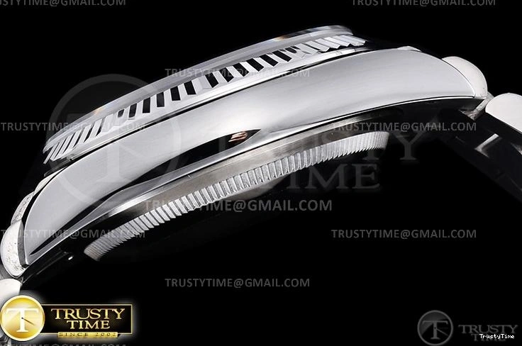 0130 RDD0224E – DayDate 36mm MoistureWicking 706